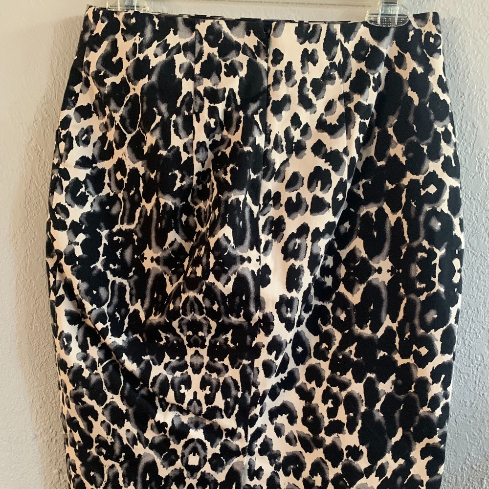 🐆Mossimo women’s cute black & white cheetah print lined pencil skirt